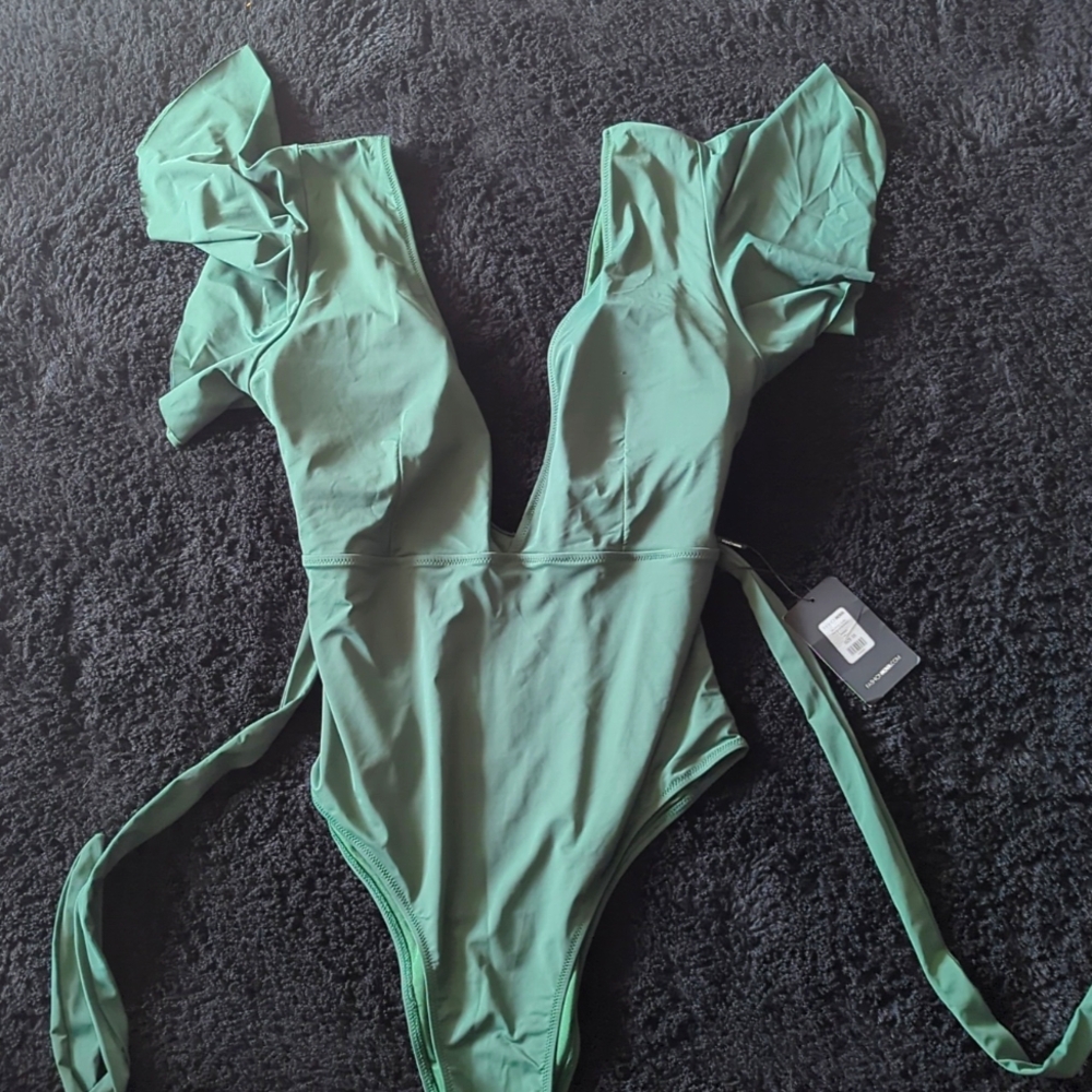 Swimsuit/ bodysuit